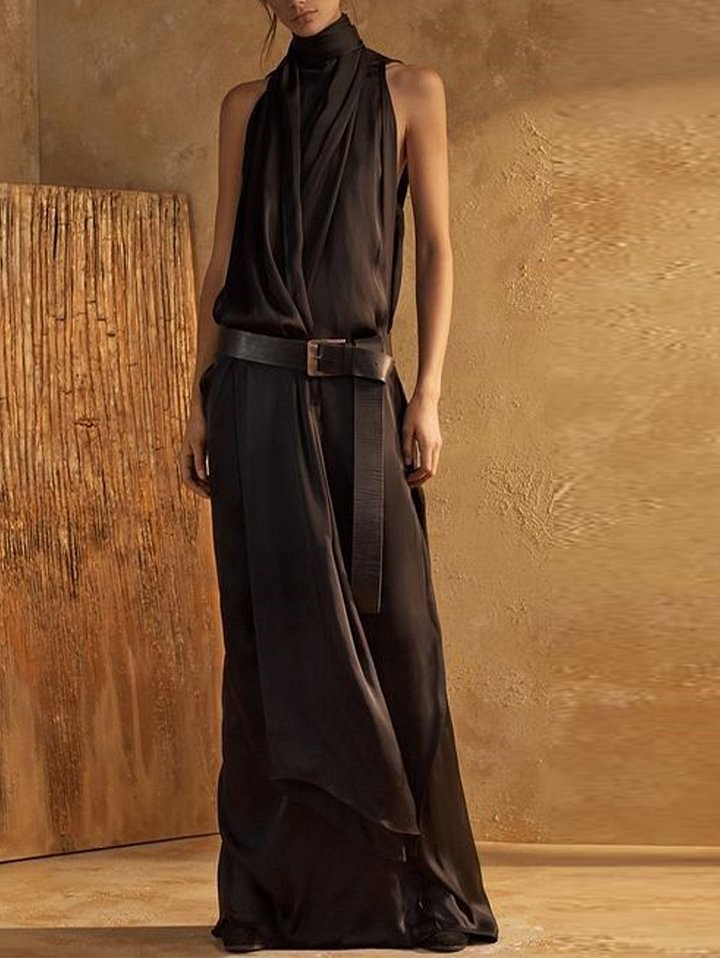 JO | sleeveless - high neckline - belt at the waist - light and airy fit