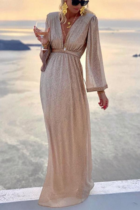 JO | Elegant cocktail dress with flared sleeves and a glittery touch