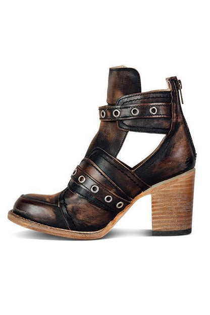 JO | Versatile and supportive orthopaedic boots