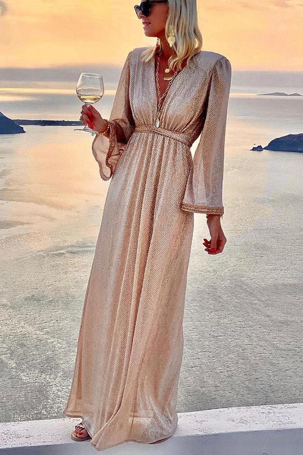 JO | Elegant cocktail dress with flared sleeves and a glittery touch