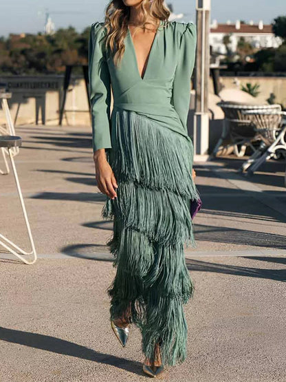 JO | Long-sleeved dress with V-neckline and fringed bottom