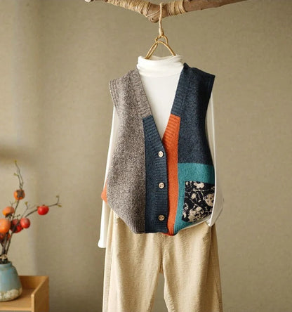 JO | Knitted vest in colorblock design
