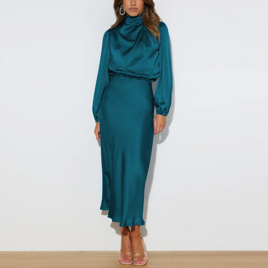 JO | Elegant long-sleeved dress with sophisticated neckline design