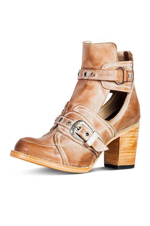 JO | Versatile and supportive orthopaedic boots