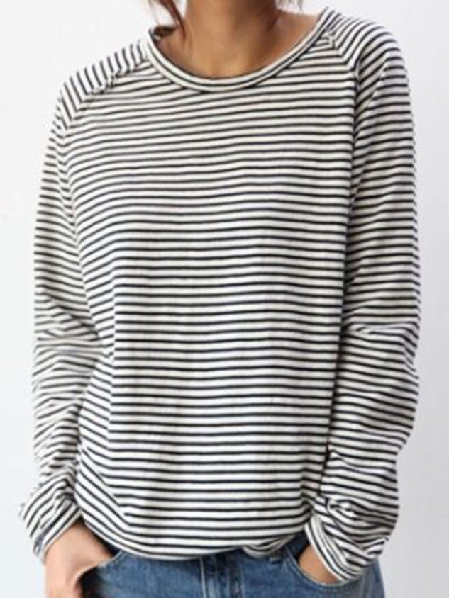JO | Relaxed and lightweight sweater