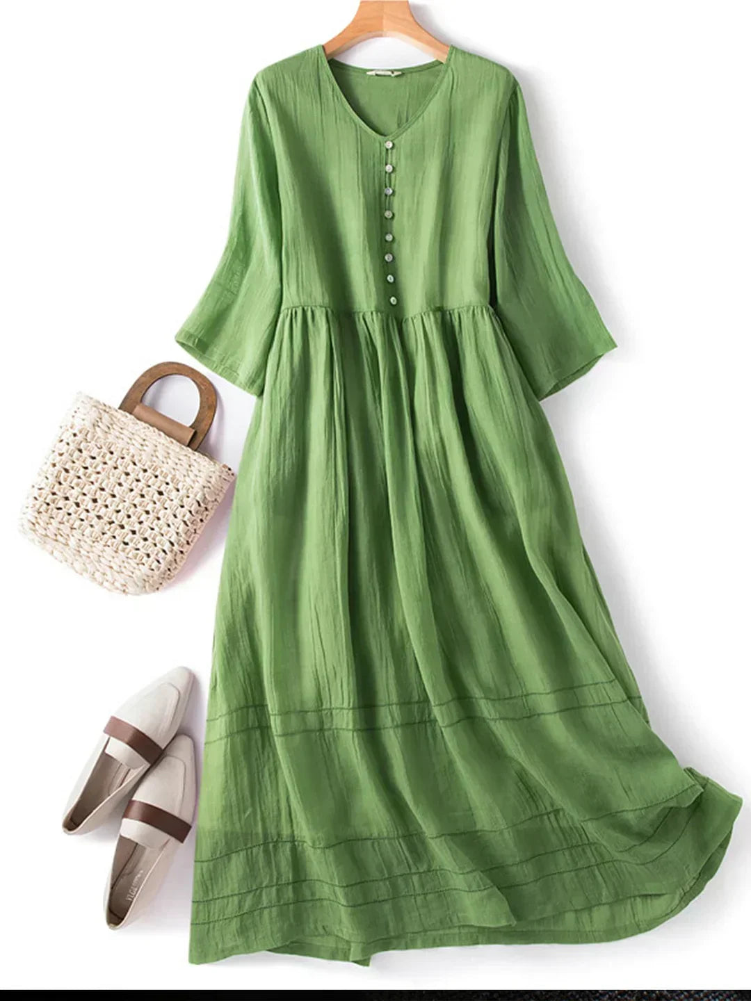 JO | Retro dress with V-neck and simple mid sleeves