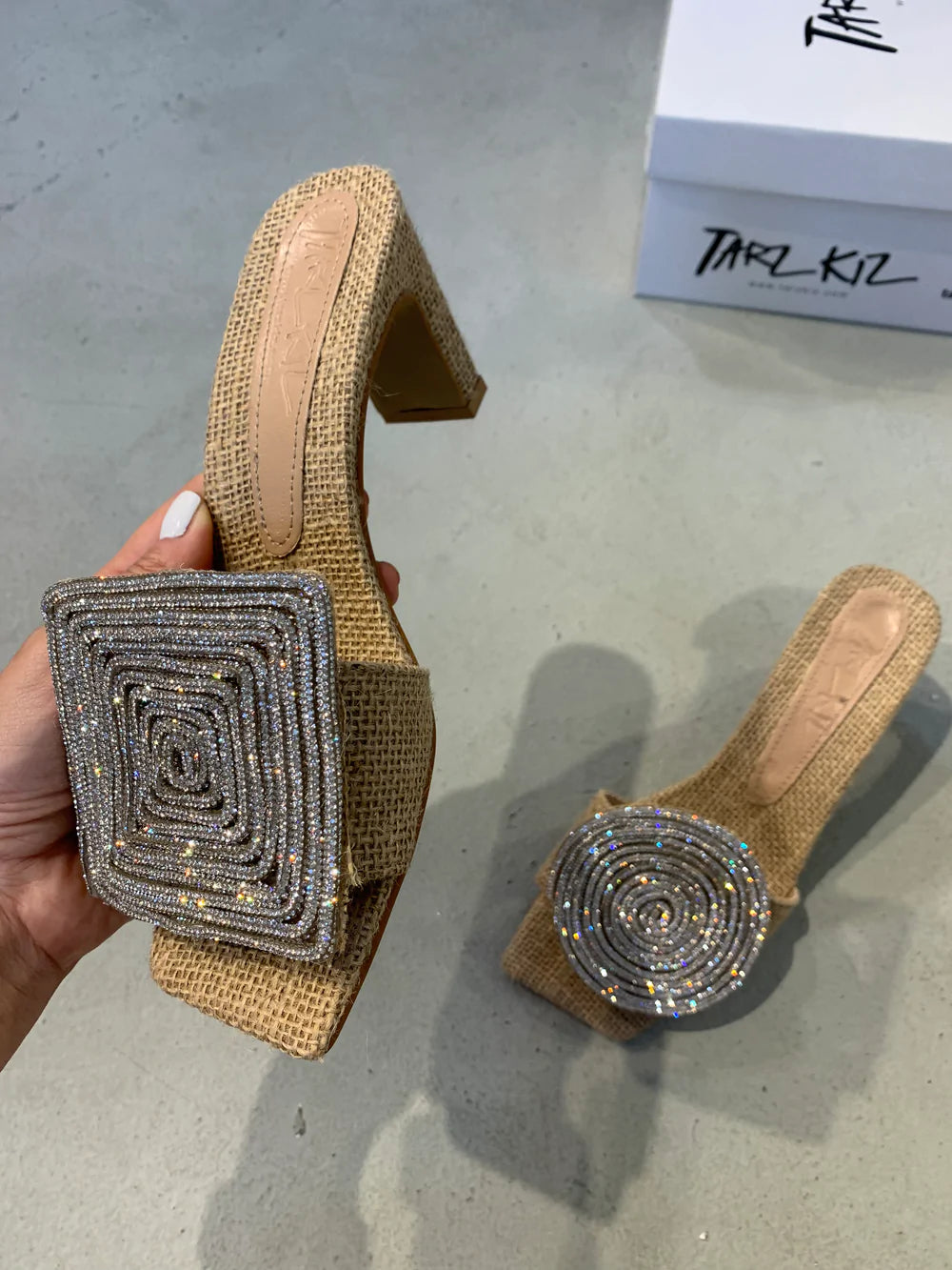 JO | Square round sandals with heels