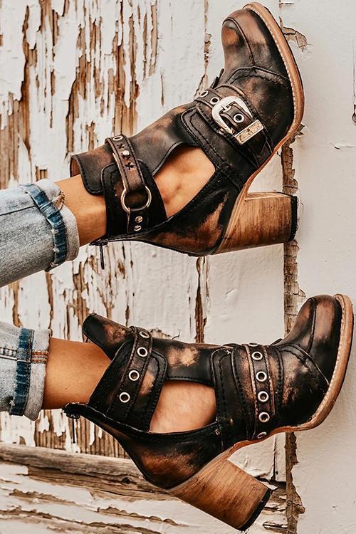 JO | Versatile and supportive orthopaedic boots