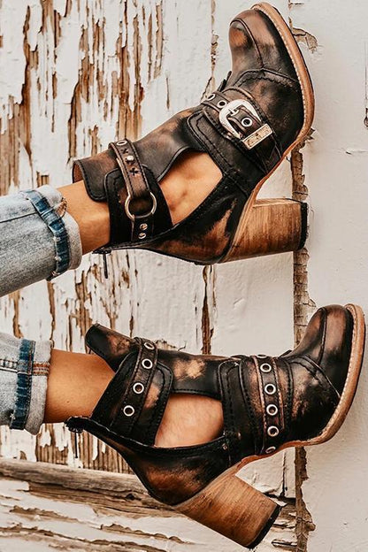JO | Versatile and supportive orthopaedic boots